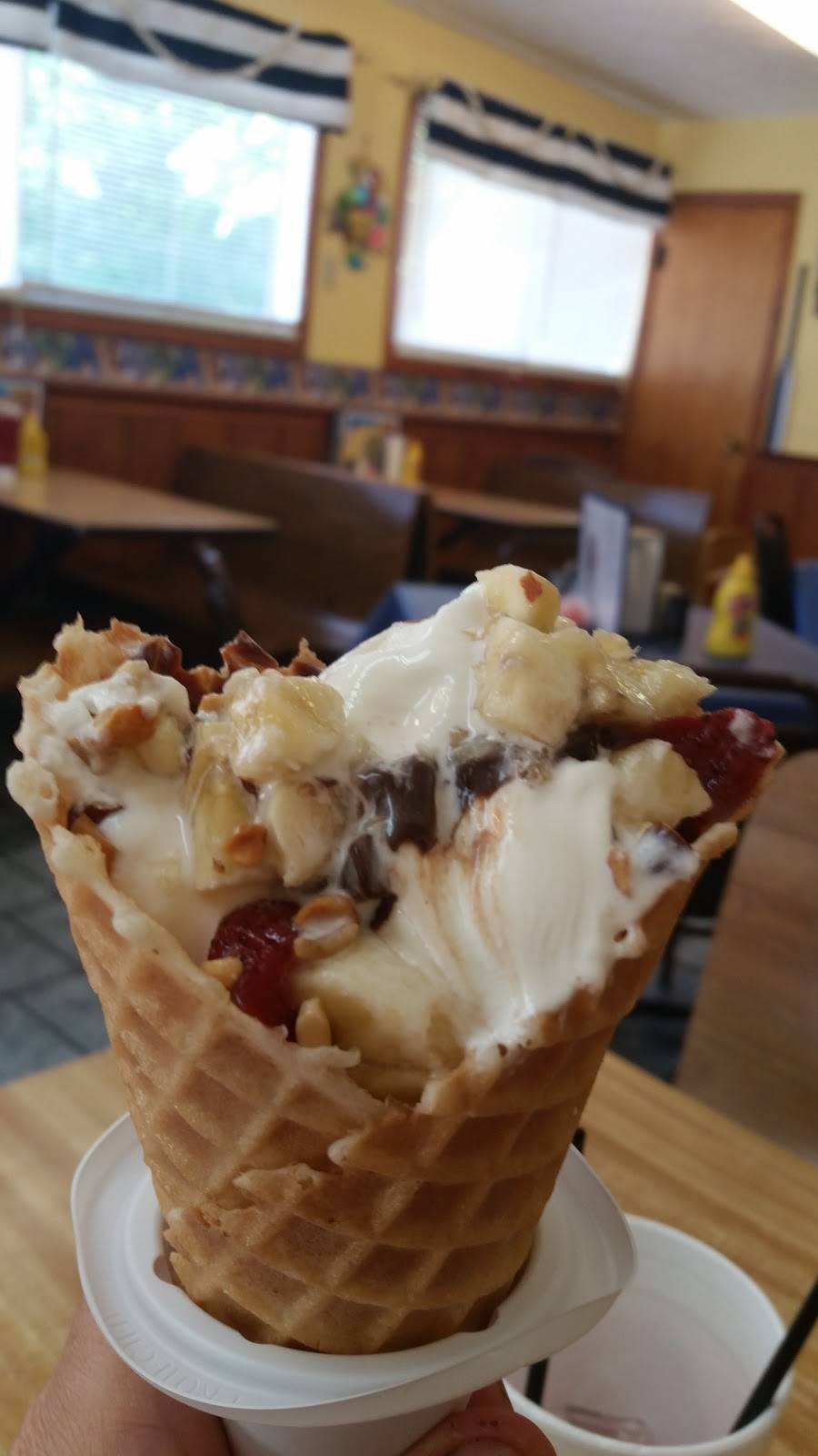 Hilltop Drive-In | restaurant | 705 W Main St, Cambridge City, IN 47327, USA | 7654785880 OR +1 765-478-5880