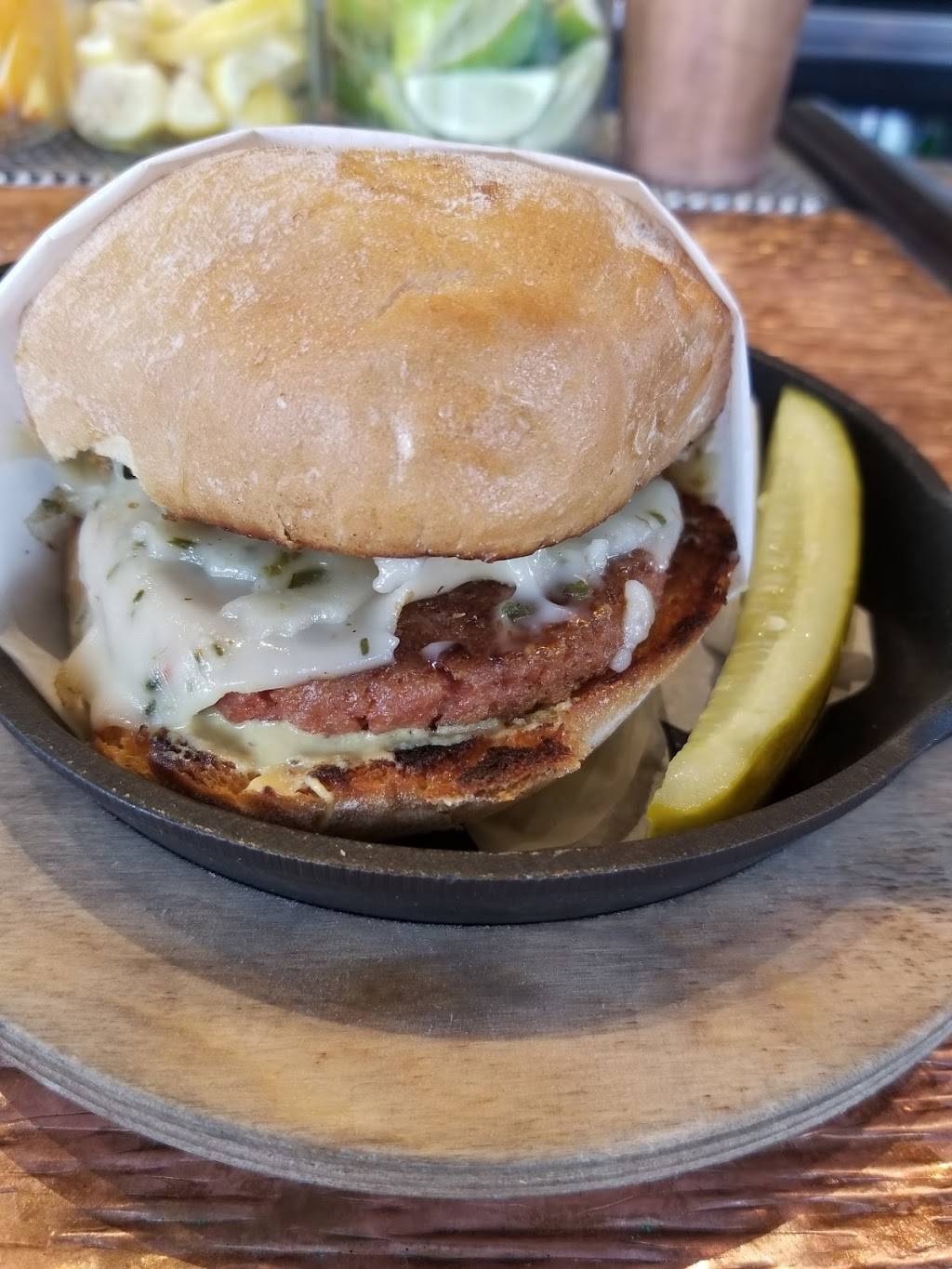 Rock & Reillys USC Village | restaurant | 3201 S Hoover St #1810, Los Angeles, CA 90007, USA | 2135365584 OR +1 213-536-5584