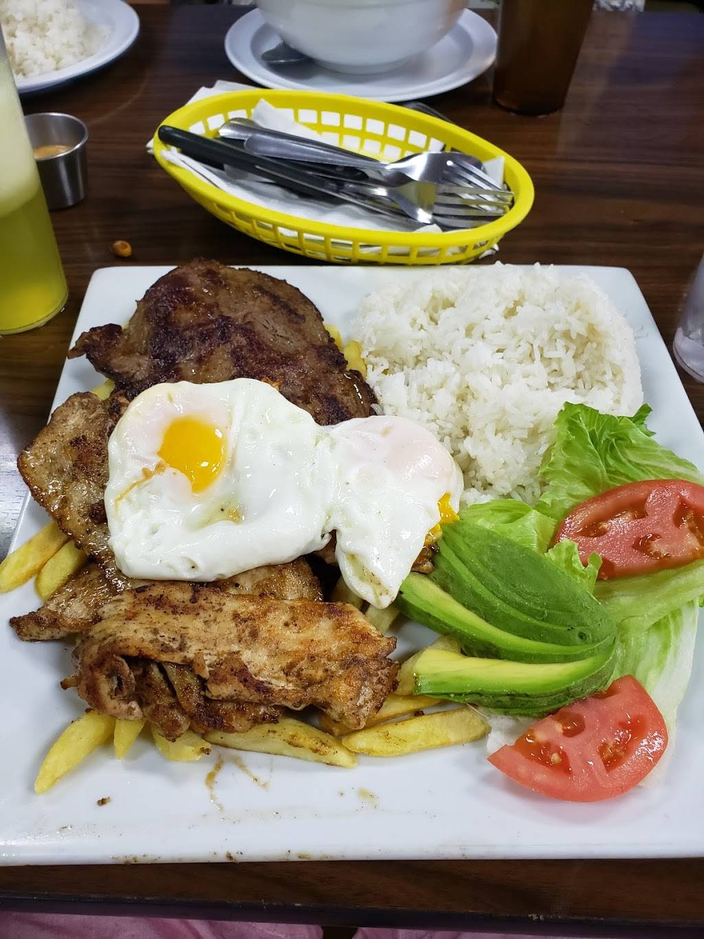 La Marina Restaurant | restaurant | 338 Ferry St, Newark, NJ 07105, USA | 8622377484 OR +1 862-237-7484