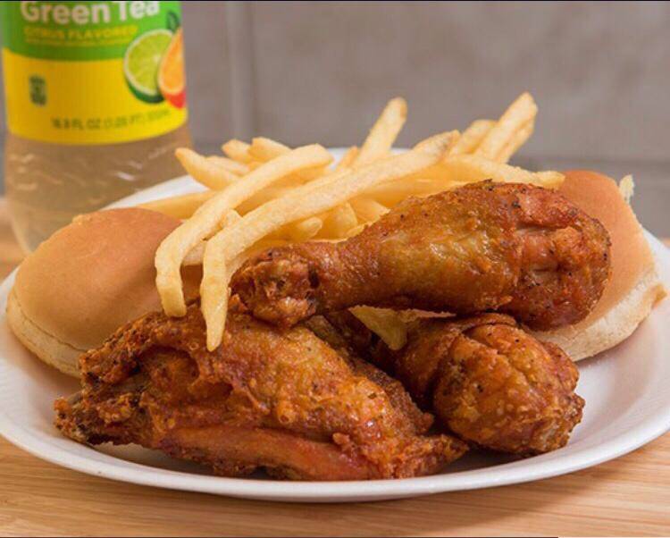 Halal New Crown Fried Chicken | restaurant | 6826 Market St, Upper Darby, PA 19082, USA | 6103525800 OR +1 610-352-5800