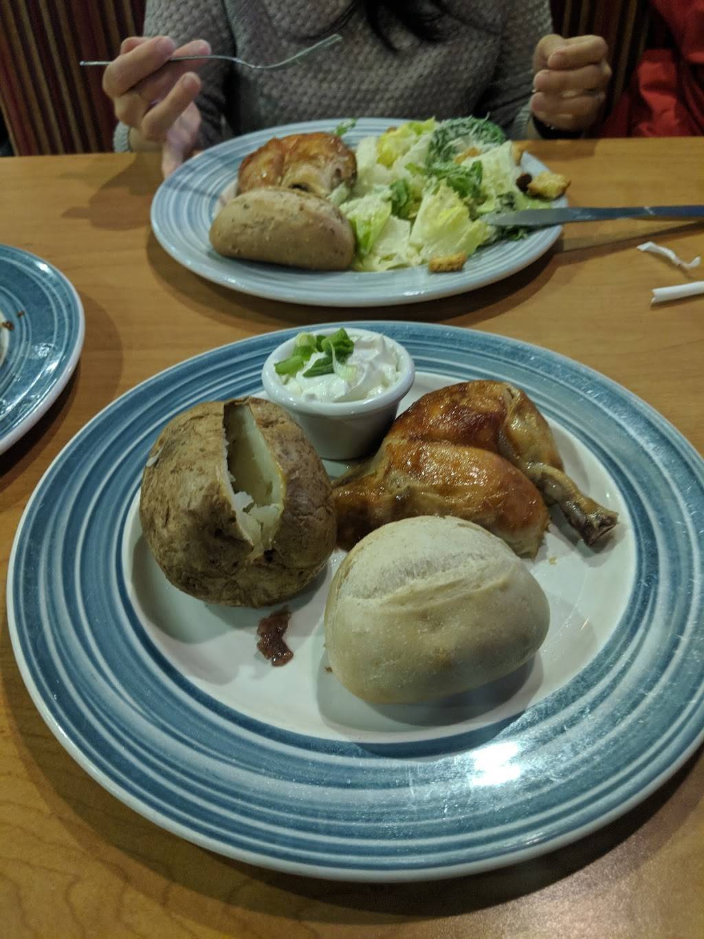 Swiss Chalet | restaurant | 7700 Bathurst St, Thornhill, ON L4J 7Y3, Canada | 9057717666 OR +1 905-771-7666