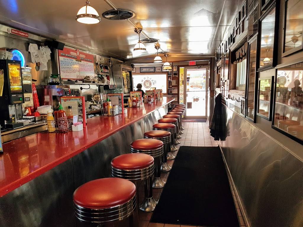 Red Arrow Diner | cafe | 61 Lowell St, Manchester, NH 03101, USA | 6036261118 OR +1 603-626-1118