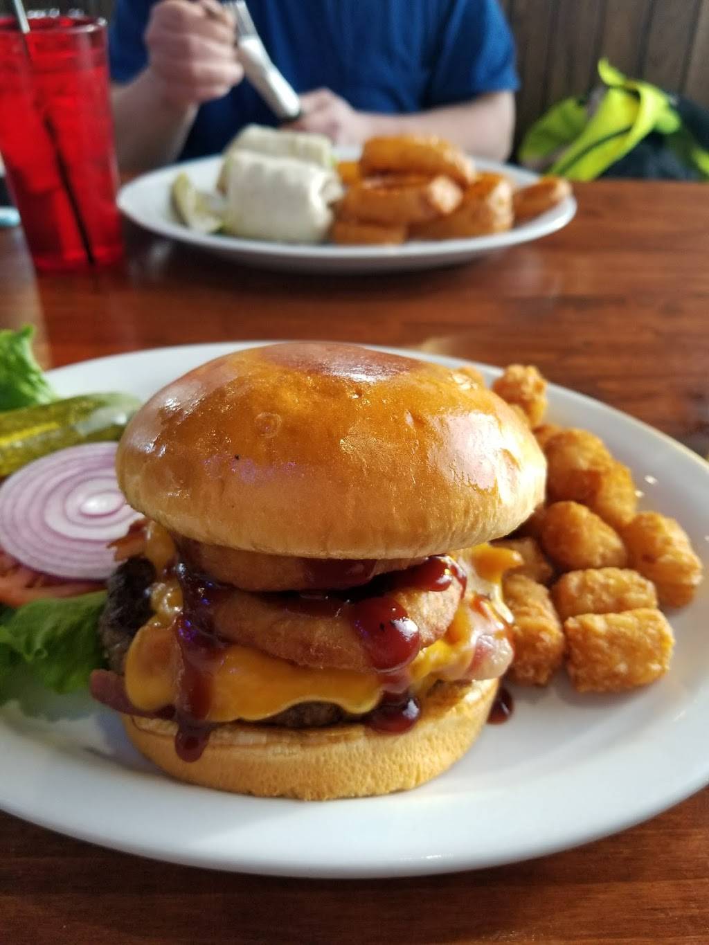 Bricks And Ivy Sports Tavern | restaurant | 2508 US-12, Spring Grove, IL 60081, USA | 8155813889 OR +1 815-581-3889