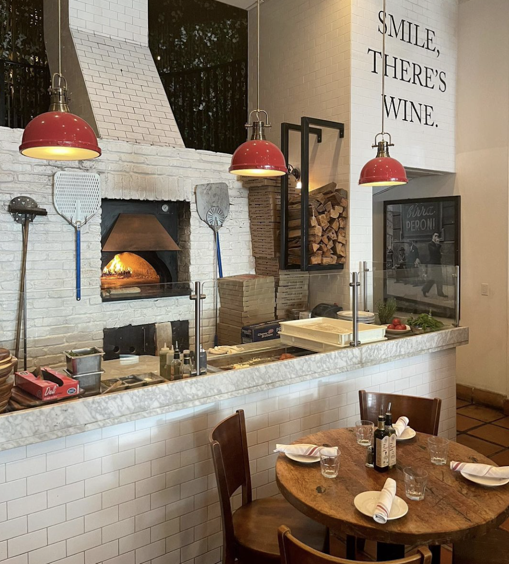 Lynoras WPB | restaurant | 207 Clematis St, West Palm Beach, FL 33401, USA | 5618993117 OR +1 561-899-3117