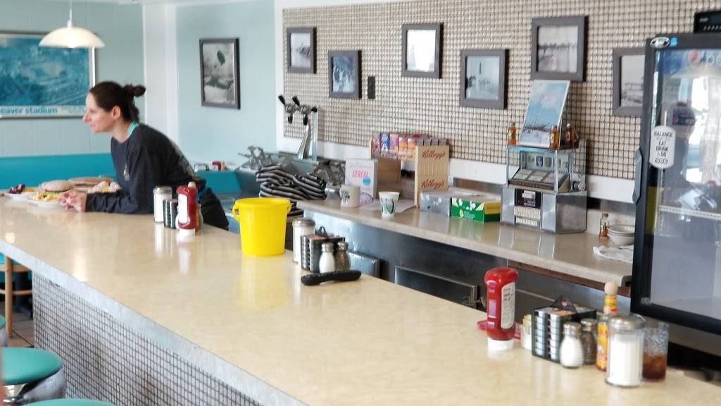 Freds Beach Haven Diner | restaurant | 305 N Bay Ave, Beach Haven, NJ 08008, USA | 6094924269 OR +1 609-492-4269