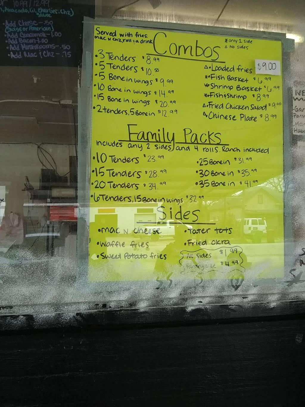 Lil Charlies | restaurant | 300 S Main St, Lockhart, TX 78644, USA | 5126683151 OR +1 512-668-3151