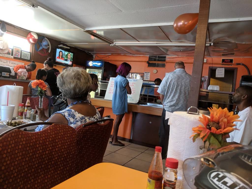 Rolands | restaurant | 1311 Chestnut Ave, Austin, TX 78702, USA | 5122221777 OR +1 512-222-1777