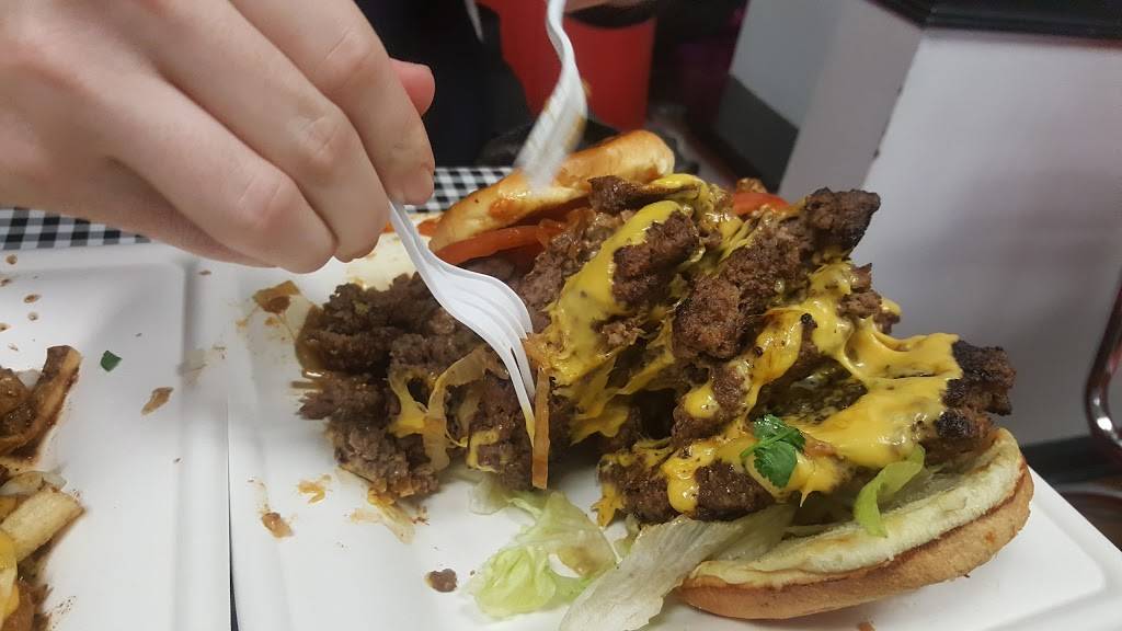 Mikkeys Retro Grill | restaurant | 5319 S Hyde Park Blvd, Chicago, IL 60615, USA | 7736758525 OR +1 773-675-8525