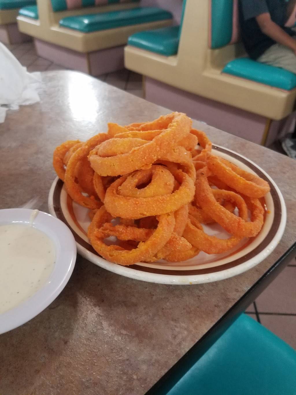 Louis Burgers | restaurant | 44328 10th St W, Lancaster, CA 93534, USA | 6619487865 OR +1 661-948-7865