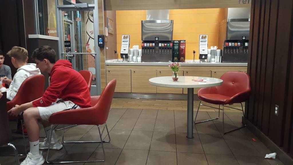 McDonalds | cafe | 3 W Veterans Pky, Yorkville, IL 60560, USA | 6305539393 OR +1 630-553-9393