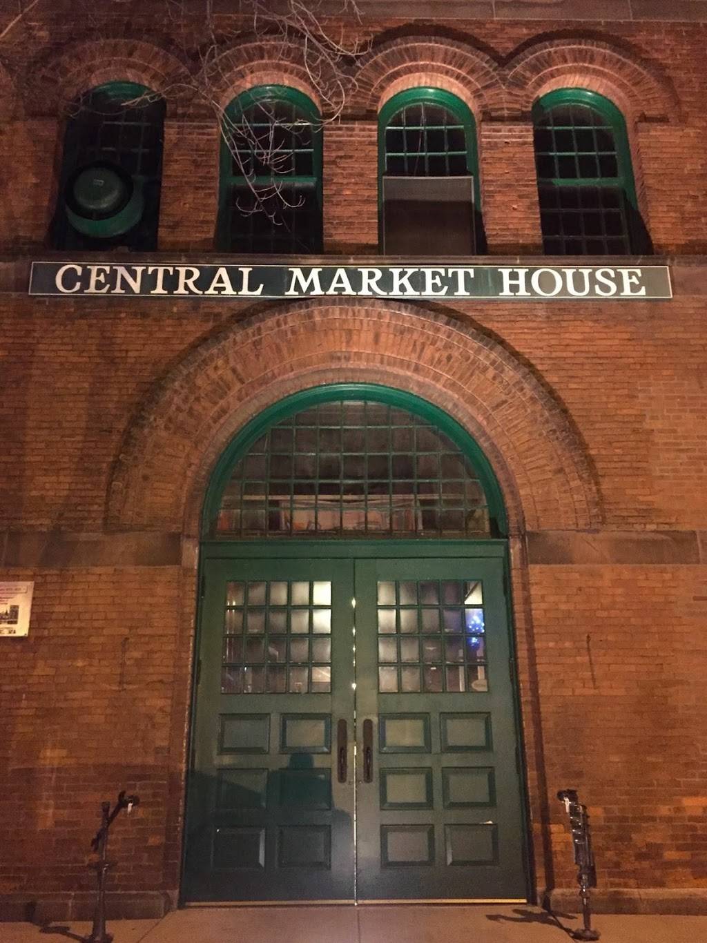 Saucy Girls of York | restaurant | 34 W Philadelphia St, York, PA 17401, USA | 7178917944 OR +1 717-891-7944