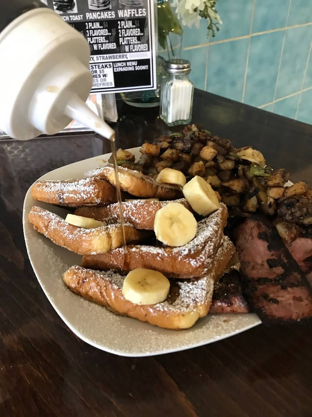 Upper Darbys Family Restaurant | restaurant | 707 Long Ln, Upper Darby, PA 19082, USA | 4844612419 OR +1 484-461-2419