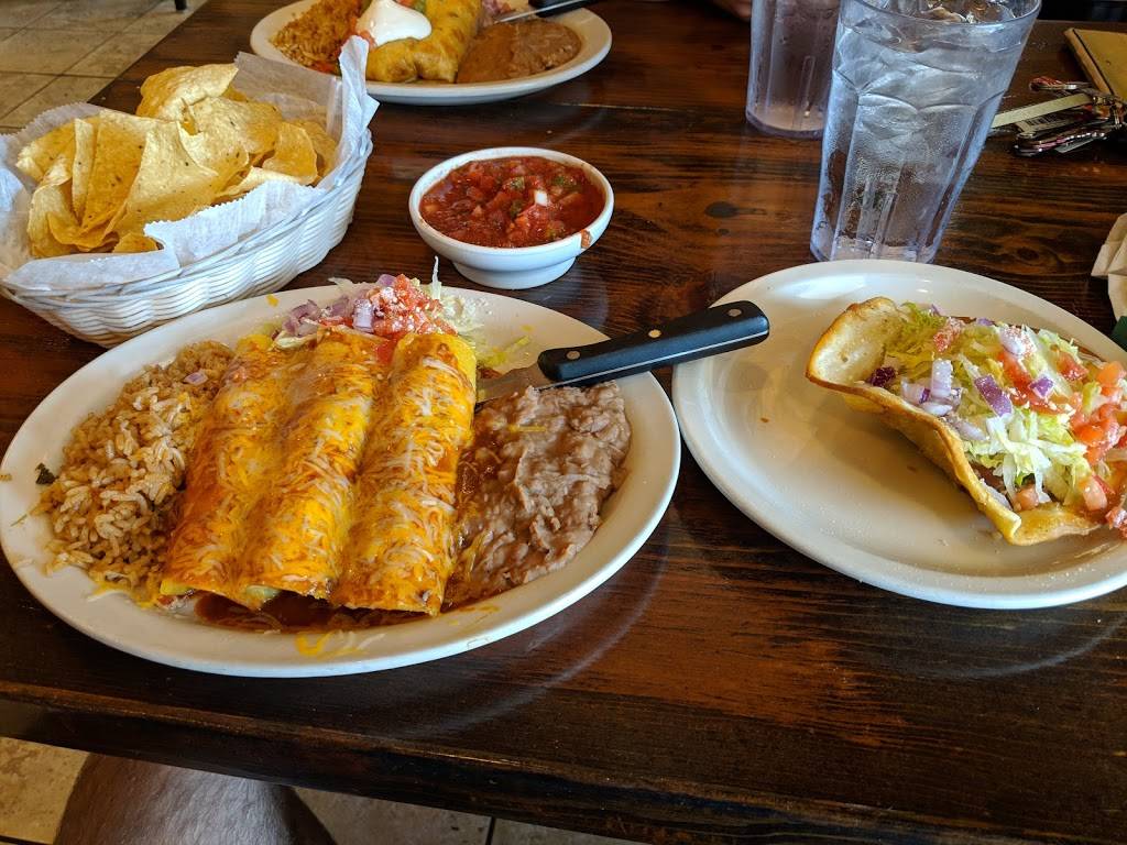 Chavas Mexican Restaurant | restaurant | 217 E Vandalia St, Edwardsville, IL 62025, USA | 6186928192 OR +1 618-692-8192