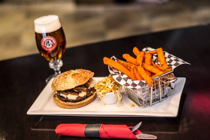 Resto Bistro Rumeur | restaurant | 585 Boulevard de la Gappe, Gatineau, QC J8T 8N7, Canada | 8192430001 OR +1 819-243-0001