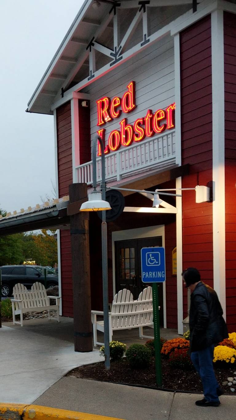 Red Lobster | restaurant | 750 Upper Glen St, Queensbury, NY 12804, USA | 5187610021 OR +1 518-761-0021