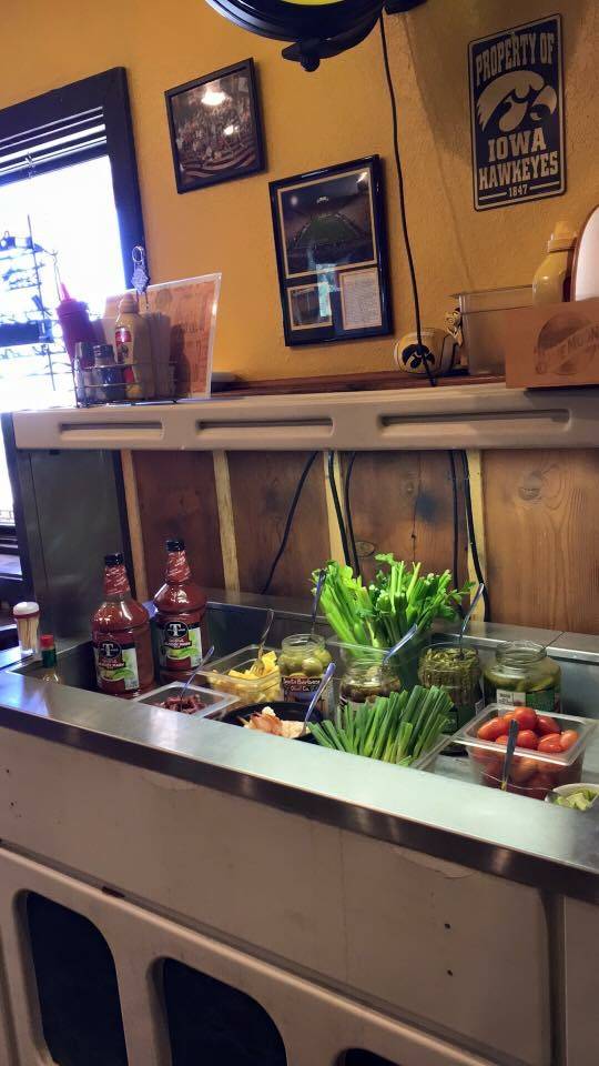 Trackside Bar and Grill | night club | 709 Peosta St, Peosta, IA 52068, USA | 5635563390 OR +1 563-556-3390