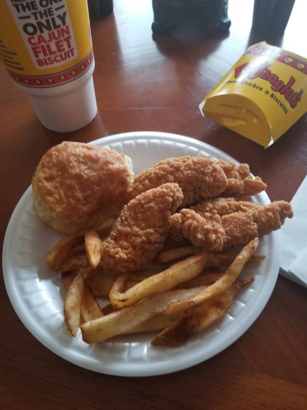 Bojangles Famous Chicken n Biscuits | restaurant | 7519 Tidewater Dr, Norfolk, VA 23505, USA | 7575883773 OR +1 757-588-3773