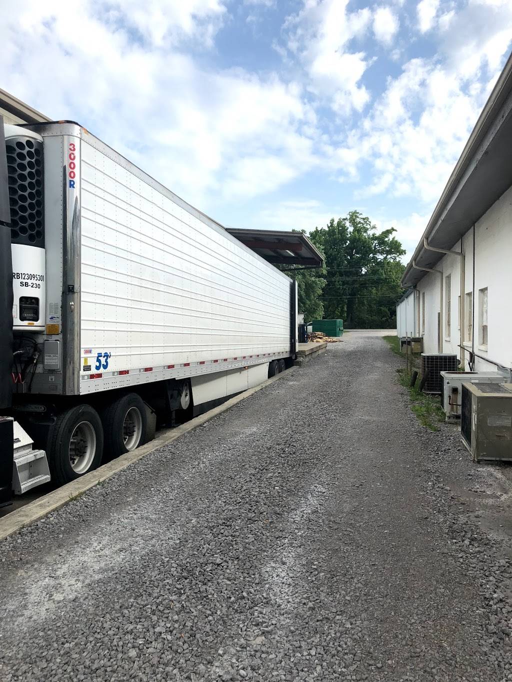 Ginos Bar-B-Q | restaurant | 632 W Broad St, Smithville, TN 37166, USA | 6155976400 OR +1 615-597-6400