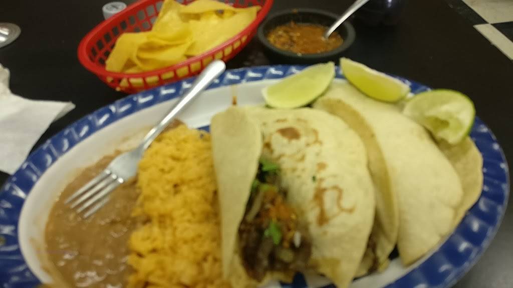 Tacos El Viajero | restaurant | 9516 Webb Chapel Rd, Dallas, TX 75220, USA | 2146471085 OR +1 214-647-1085