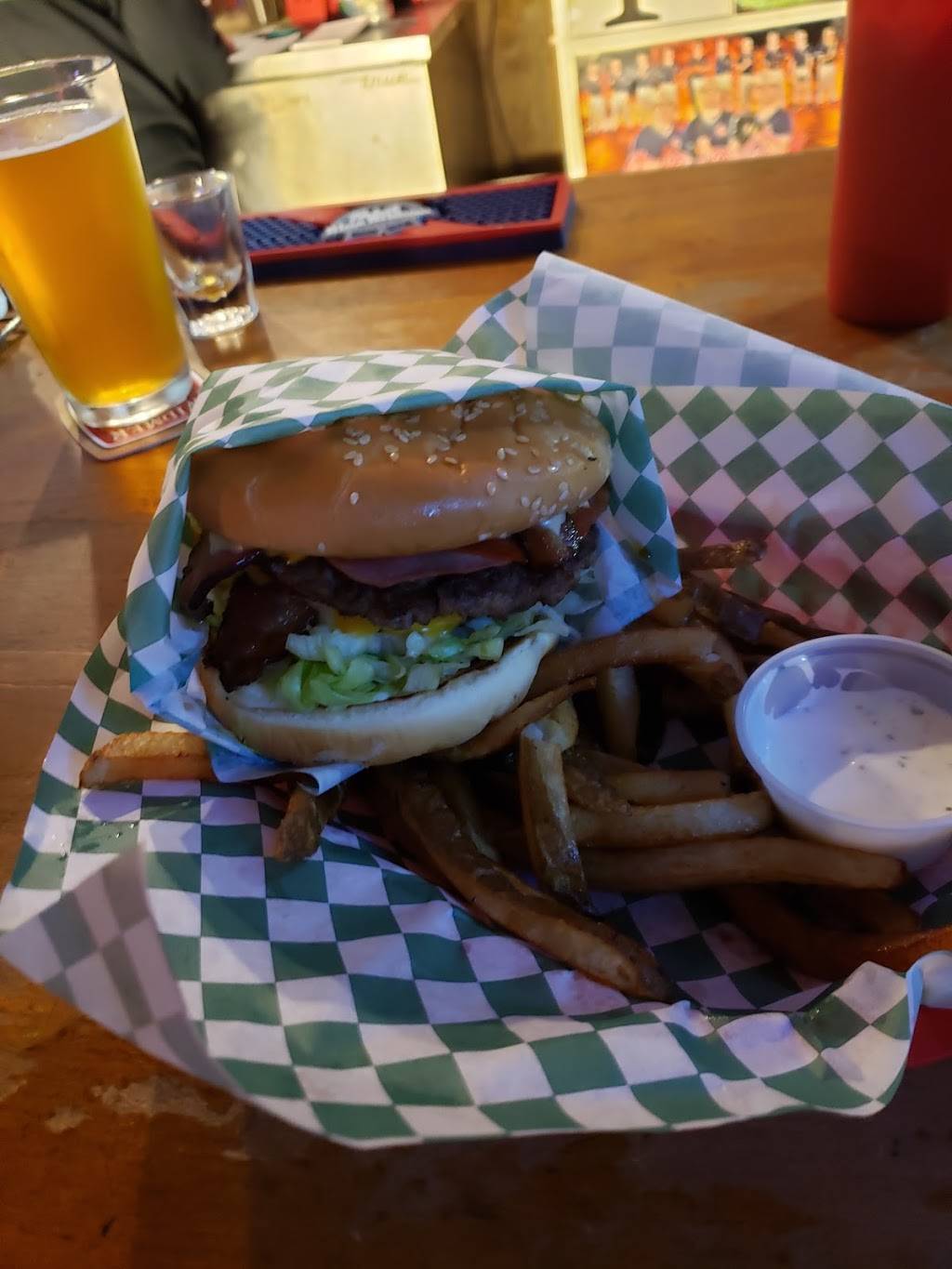 Lone Fir Bar & Grill | restaurant | 3741 Pleasant Hill Rd, Kelso, WA 98626, USA | 3604235412 OR +1 360-423-5412