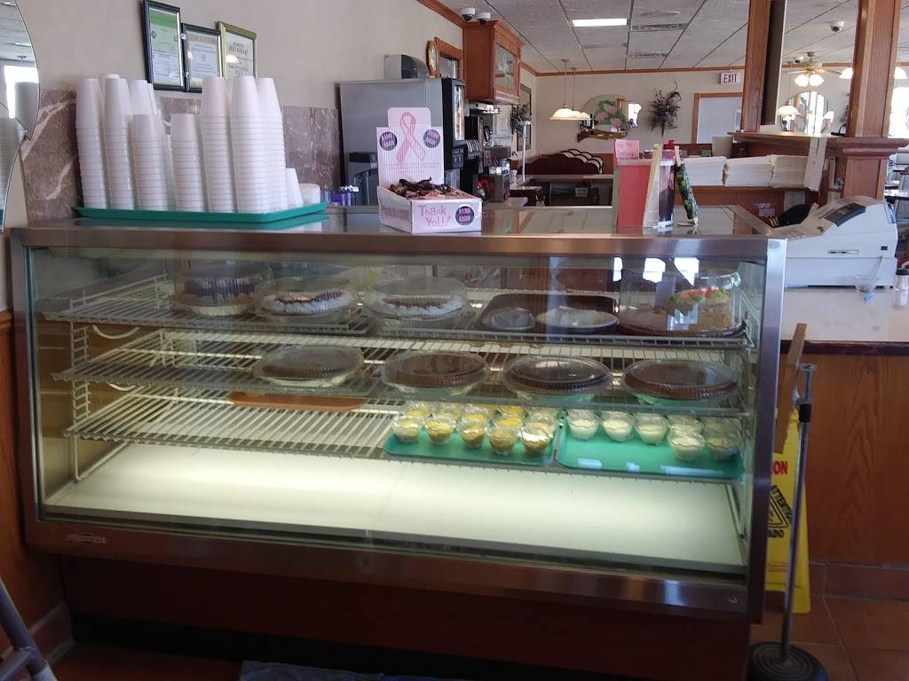 Noras Restaurant | restaurant | 1244, 417 E Lake St, Horicon, WI 53032, USA | 9204854493 OR +1 920-485-4493