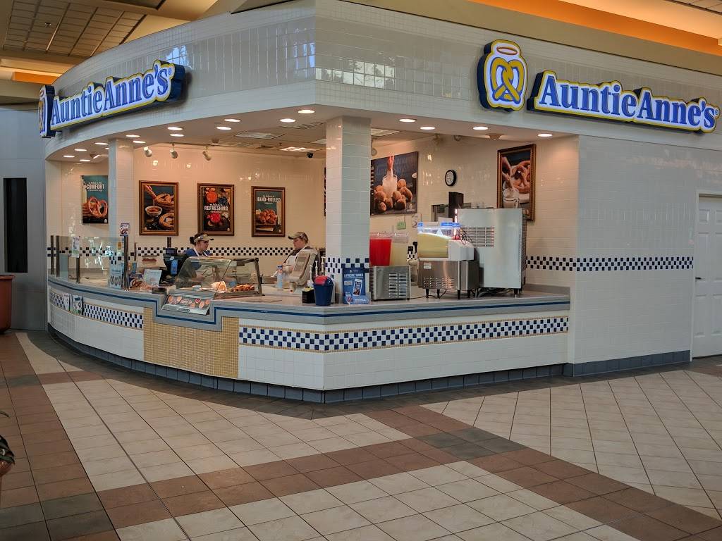 Auntie Annes | restaurant | 5600 Harvey St Suite 2094, Muskegon, MI 49444, USA | 2317988001 OR +1 231-798-8001