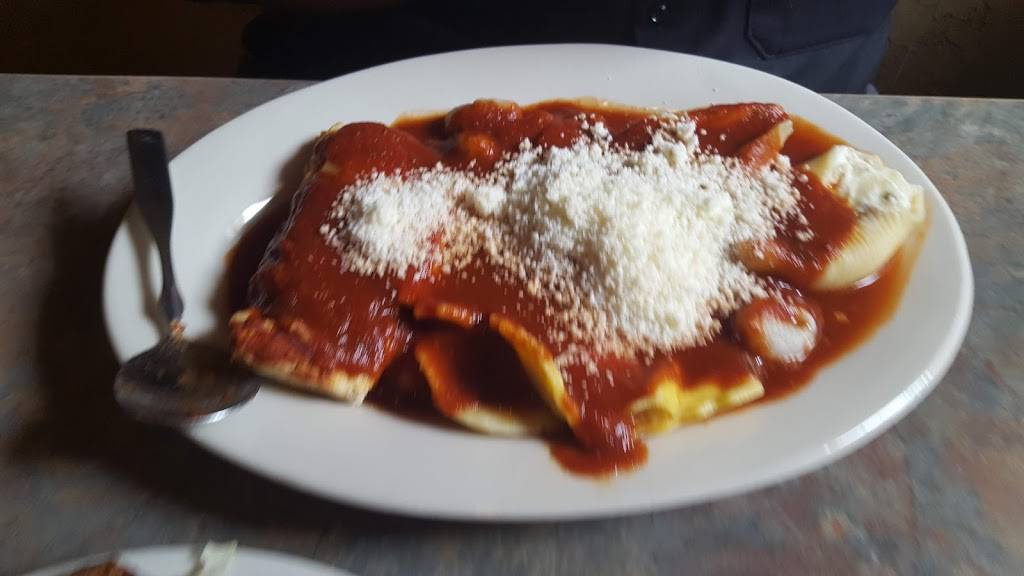 Giannillis II Restaurant & Lounge | restaurant | 4816 State St #30, Greensburg, PA 15601, USA | 7248325600 OR +1 724-832-5600