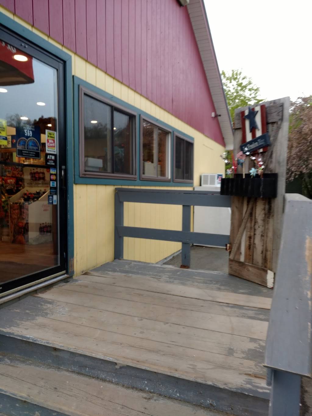 Lloyds Family Market | restaurant | 10 Gilman Falls Ave, Old Town, ME 04468, USA | 2078273701 OR +1 207-827-3701