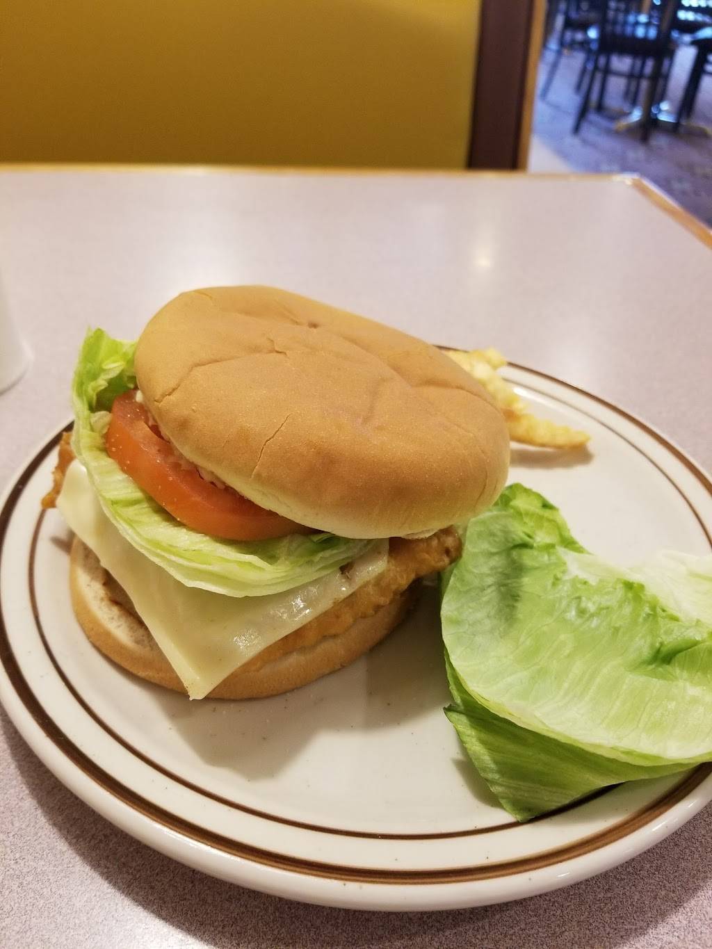 Maple Leaf Restaurant | restaurant | 111 S Center St, Geneseo, IL 61254, USA | 3099446789 OR +1 309-944-6789