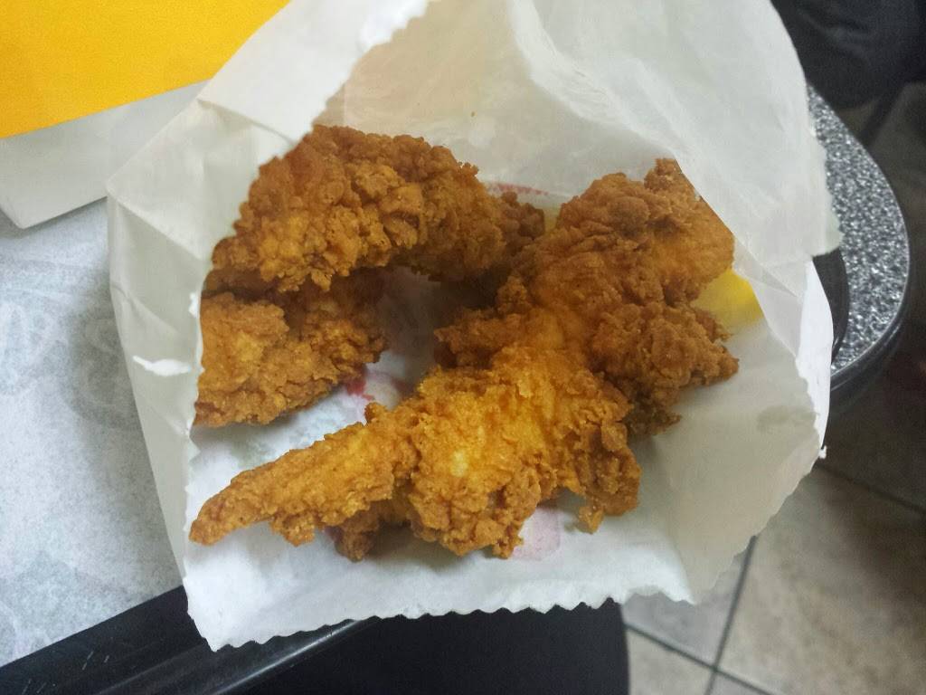 Carls Jr. | restaurant | 695 H St, Chula Vista, CA 91910, USA | 6194764420 OR +1 619-476-4420