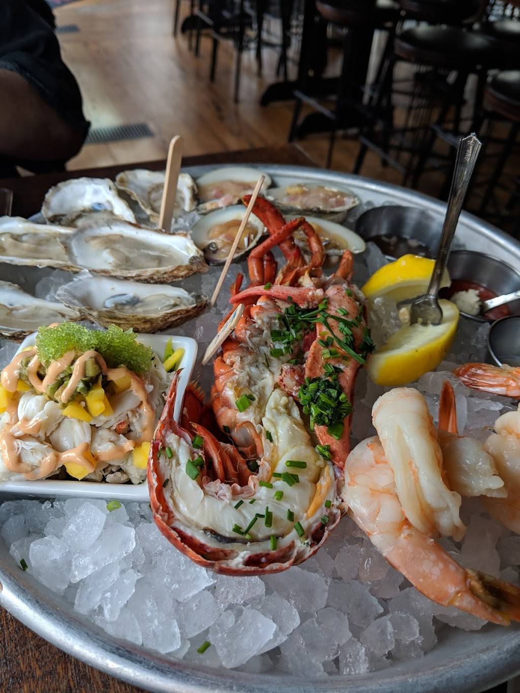 Midtown Oyster Bar | restaurant | 345 Thames St, Newport, RI 02840, USA | 4016194100 OR +1 401-619-4100
