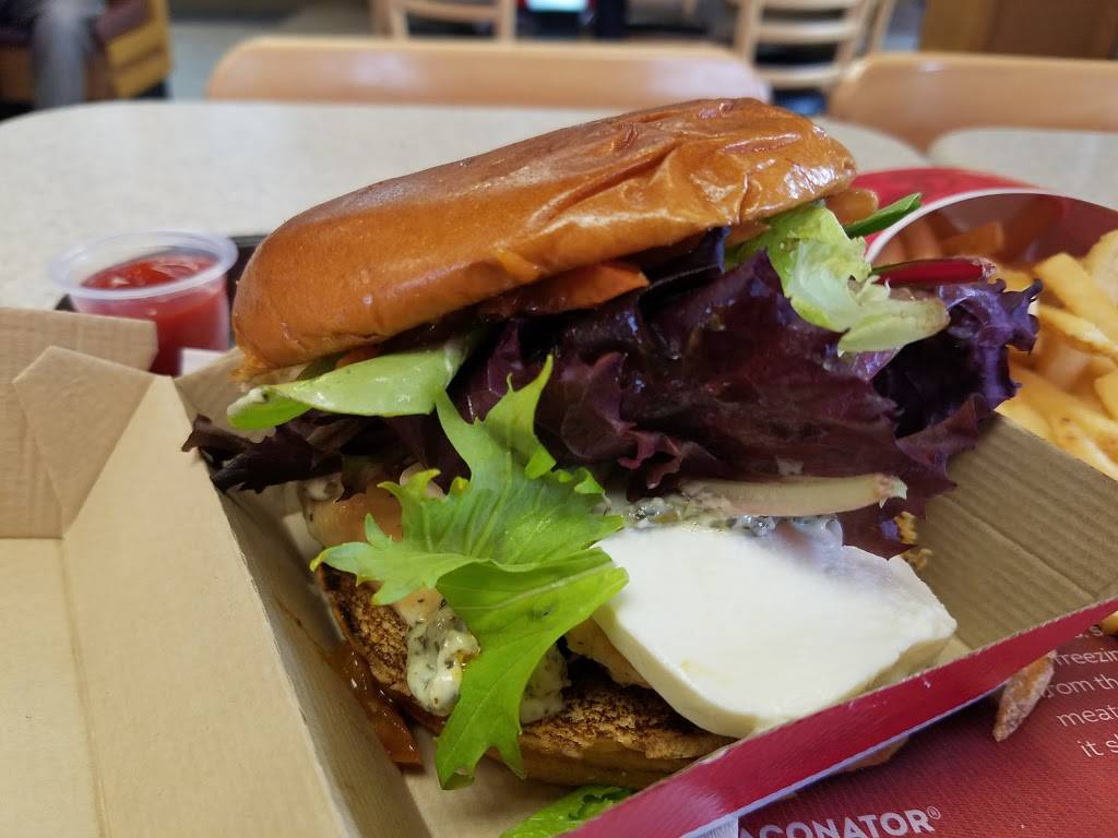 Wendys | restaurant | 2310 S 43rd St, Milwaukee, WI 53219, USA | 4143840076 OR +1 414-384-0076