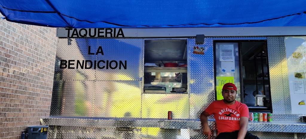 Taqueria La Bendicion | restaurant | 2840 Lincoln Way E Unit H, Massillon, OH 44646, USA | 3302858795 OR +1 330-285-8795