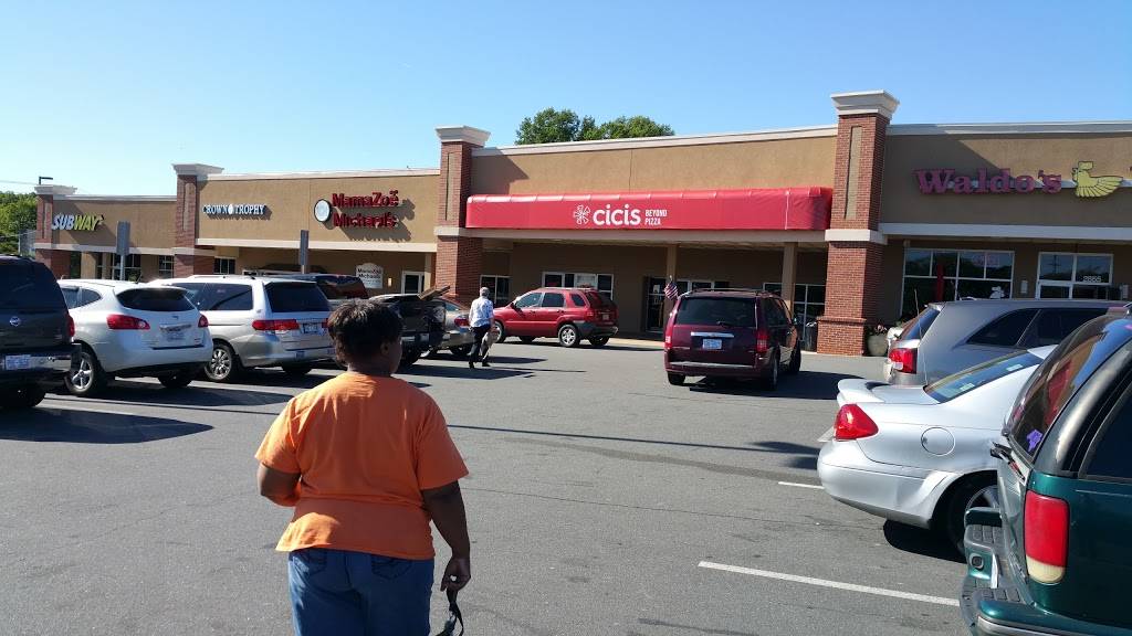 Cicis | restaurant | 2857 Reynolda Rd, Winston-Salem, NC 27106, USA | 3367237273 OR +1 336-723-7273