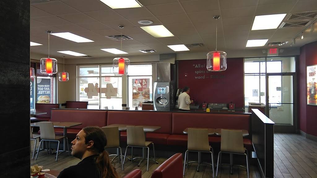 Wendys | restaurant | 1006 E West Maple Rd, Walled Lake, MI 48390, USA | 2486681177 OR +1 248-668-1177