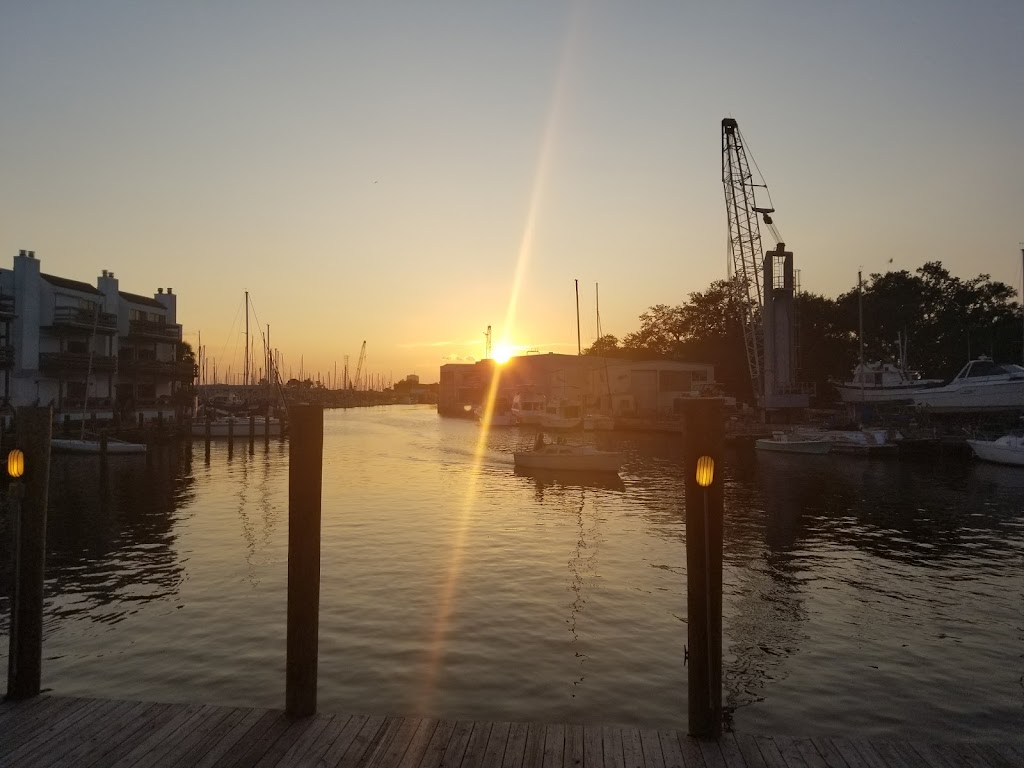 Brisbis Lakefront Restaurant & Bar | restaurant | 7400 Lakeshore Dr, New Orleans, LA 70124, USA | 5043044125 OR +1 504-304-4125