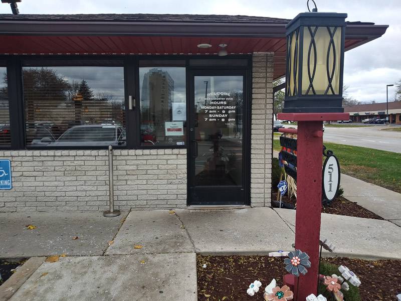 Nicks Country Oven | restaurant | 511 W 14 Mile Rd, Clawson, MI 48017, USA | 2488507289 OR +1 248-850-7289