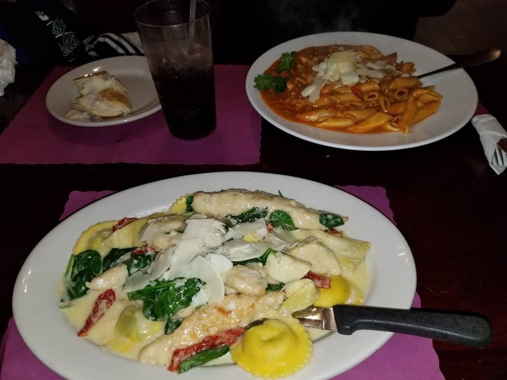 Marias Pizza | restaurant | 35 Pearl St, Gloucester, MA 01930, USA | 9782837373 OR +1 978-283-7373