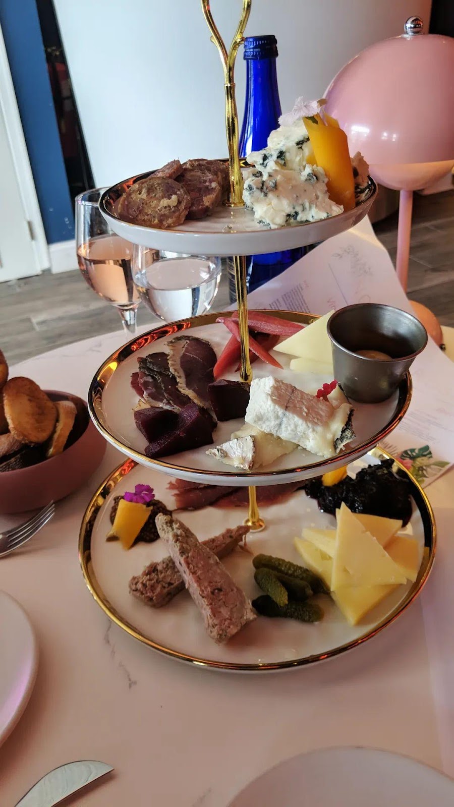 No Way Rosé | restaurant | 31 E Cross St, Baltimore, MD 21230, USA | 4434386780 OR +1 443-438-6780