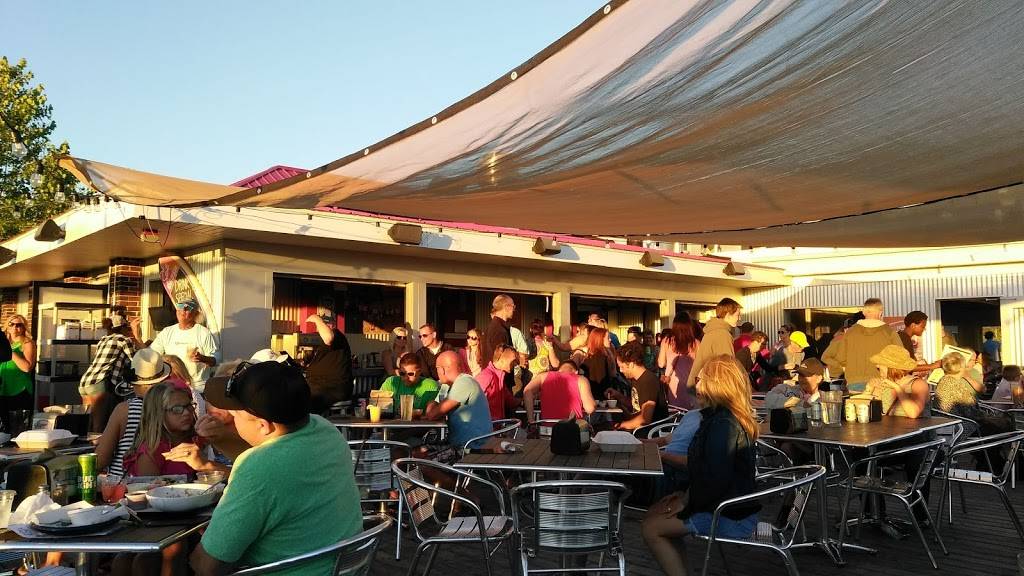 The Deck | restaurant | 1601 Beach St, Muskegon, MI 49441, USA | 2317555022 OR +1 231-755-5022