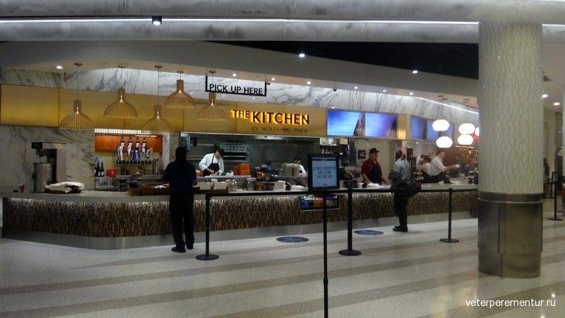 Wolfgang Puck Express | restaurant | Los Angeles International Airport (LAX), Terminal 7, 1 World Way, Los Angeles, CA 90045, USA | 3103371001 OR +1 310-337-1001