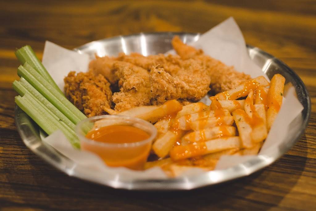 Pluckerz Wing Bar | restaurant | 1602 21st Ave S #3125, Nashville, TN 37212, USA | 6154906860 OR +1 615-490-6860