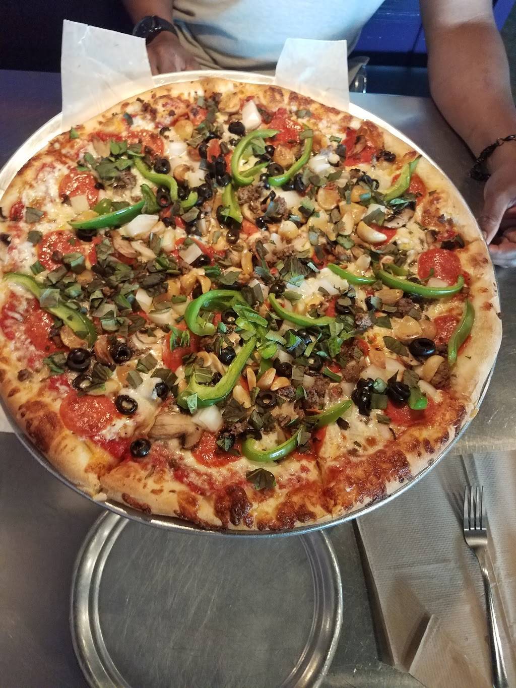 Lupis Pizza Pies | restaurant | 5504 Hixson Pike, Hixson, TN 37343, USA | 4238473700 OR +1 423-847-3700