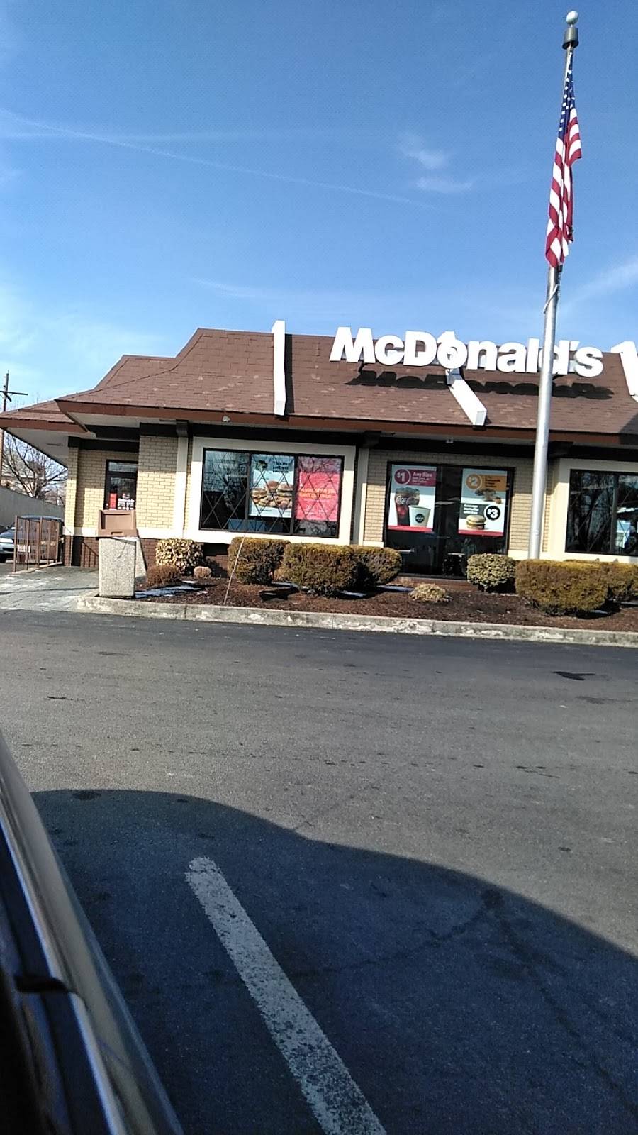 McDonalds | cafe | 923 Cranston St, Cranston, RI 02910, USA | 4019465550 OR +1 401-946-5550