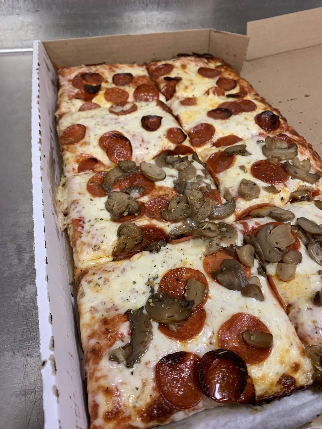 Mattinas Pizzeria | restaurant | 6040 Sheridan Dr, Amherst, NY 14221, USA | 7166265550 OR +1 716-626-5550