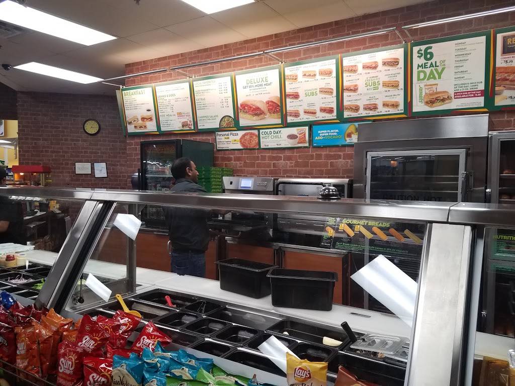 Subway Restaurants | restaurant | 1205 S Illinois Rte 31, Crystal Lake, IL 60014, USA | 8154441103 OR +1 815-444-1103