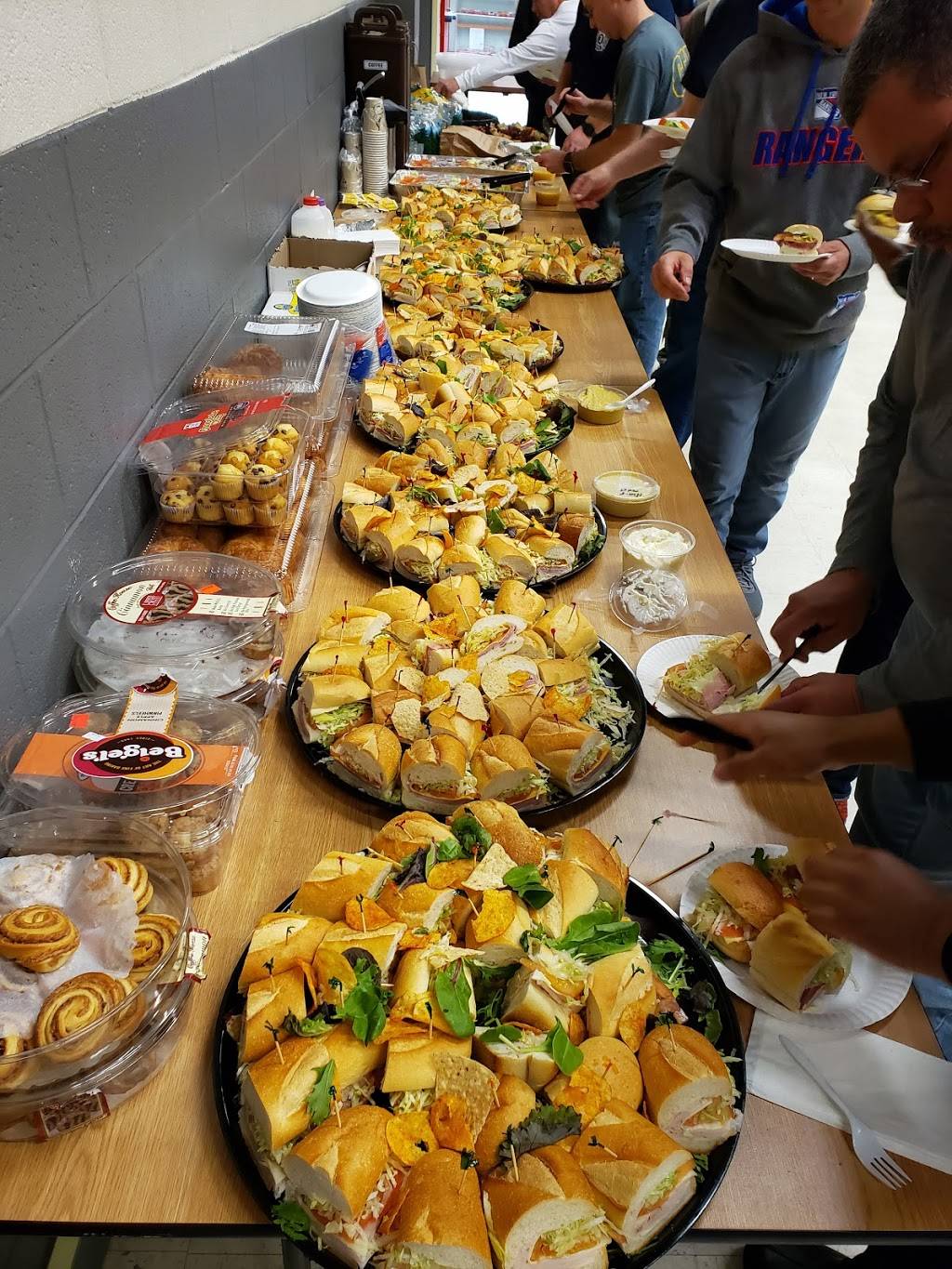 Hilltop Deli & Pizza | meal takeaway | 368 New Hempstead Rd #1, New City, NY 10956, USA | 8456380378 OR +1 845-638-0378