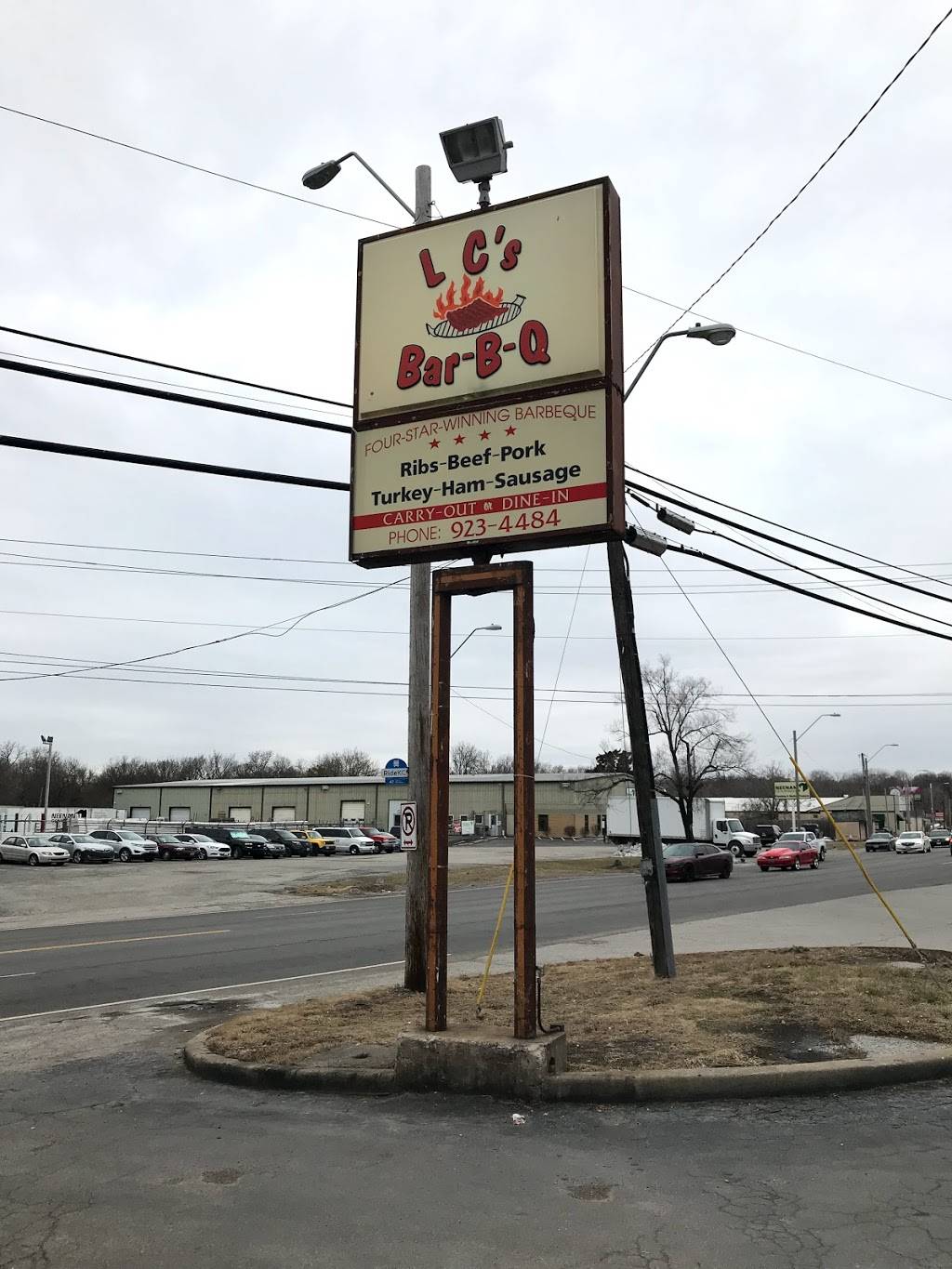 LCs Bar-B-Q | restaurant | 5800 Blue Pkwy, Kansas City, MO 64129, USA | 8169234484 OR +1 816-923-4484