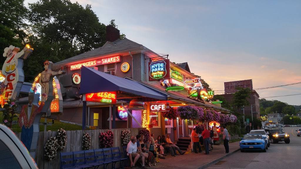 The Turf Club | restaurant | 4618 Eastern Ave, Cincinnati, OH 45226, USA | 5135334222 OR +1 513-533-4222