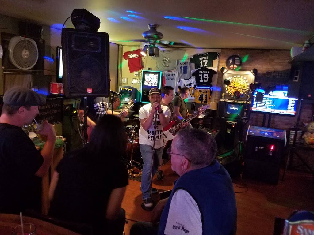 Mackeys | restaurant | 7408 Boyertown Pike, Douglassville, PA 19518, USA | 6106890405 OR +1 610-689-0405